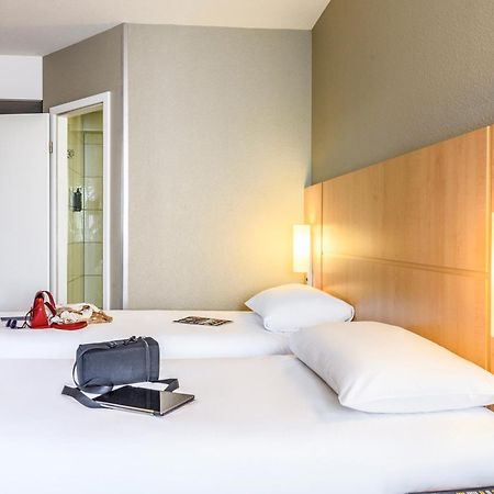 Ibis Lausanne Крисие Екстериор снимка