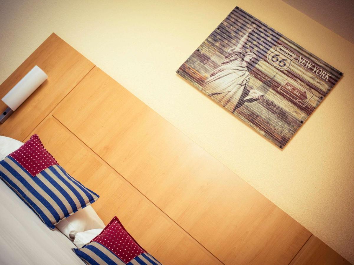 Ibis Lausanne Крисие Екстериор снимка