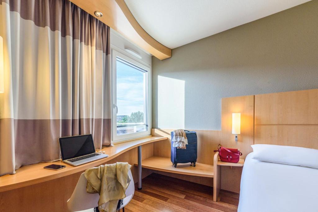 Ibis Lausanne Crissier Екстериор снимка