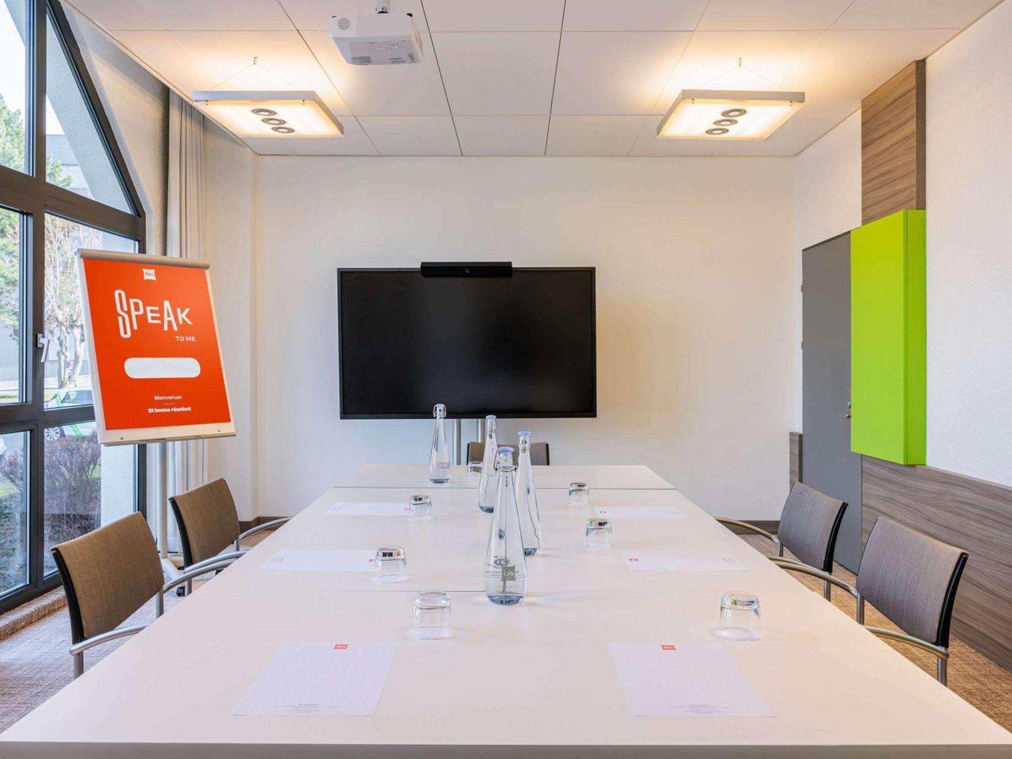 Ibis Lausanne Крисие Екстериор снимка