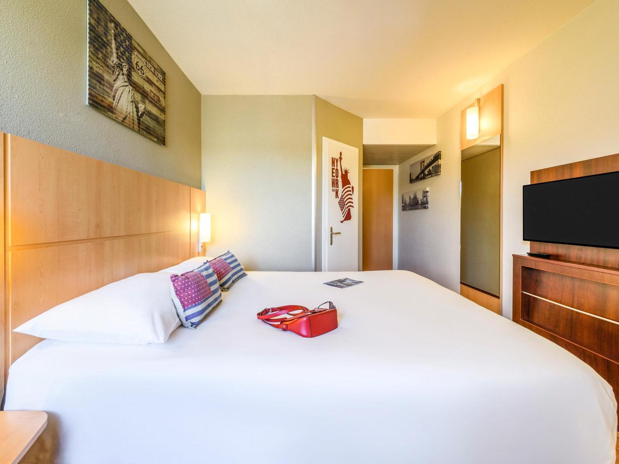 Ibis Lausanne Крисие Екстериор снимка