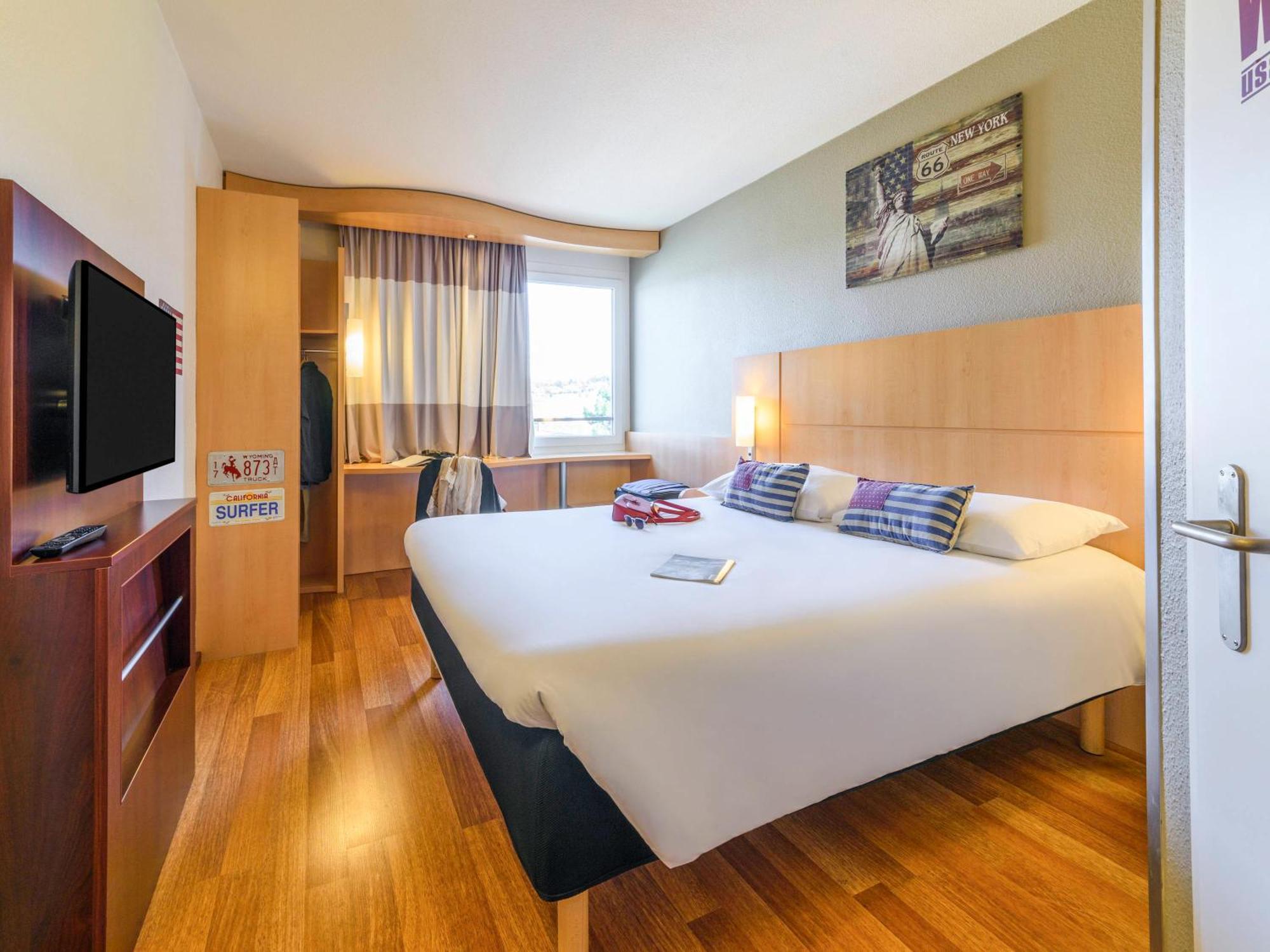 Ibis Lausanne Крисие Екстериор снимка