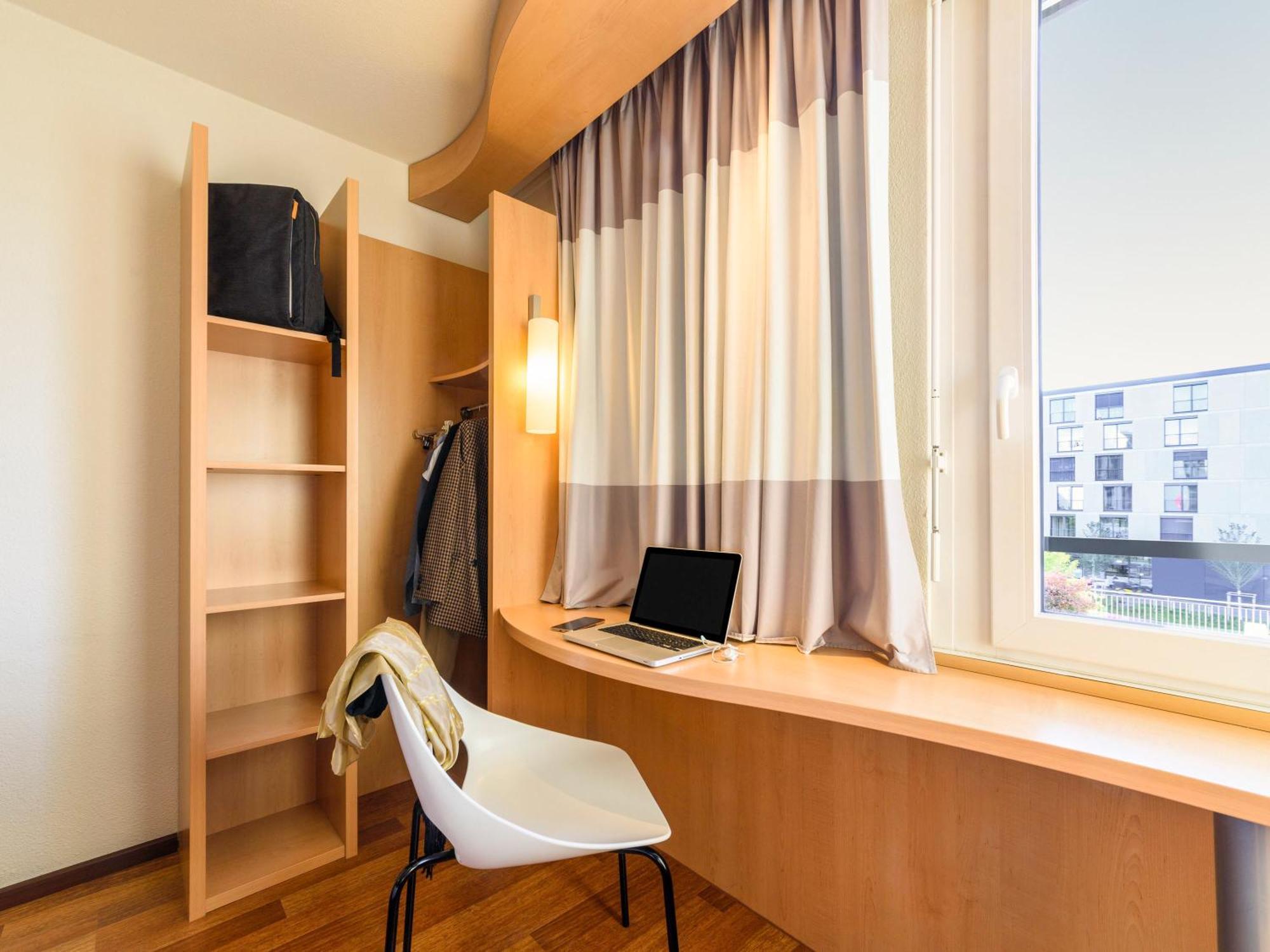 Ibis Lausanne Крисие Екстериор снимка